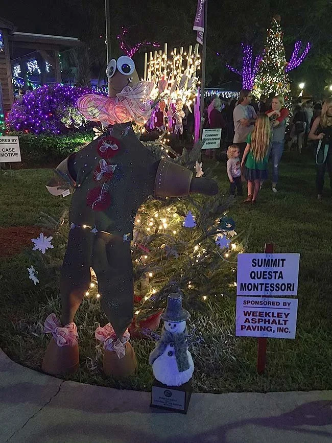 Summit-Questa Montessori wins Davie’s Holiday Decorating Contest